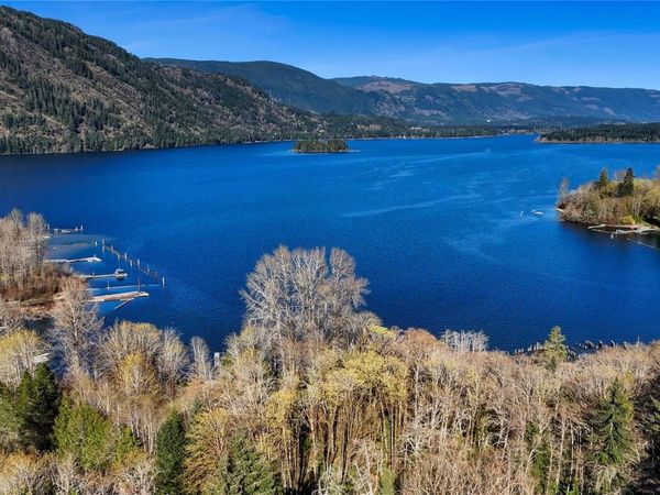 10200 South Shore Rd, Honeymoon Bay, BC V0R 1Y0