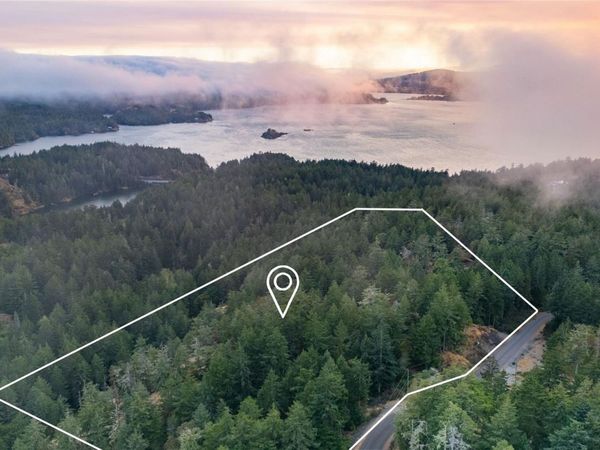 5005 Sooke Hanger Dr, Sooke, BC V9Z 1M9