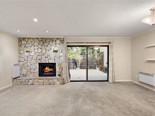 897 Admirals Rd, Unit 13, Esquimalt, BC V9A 2P1