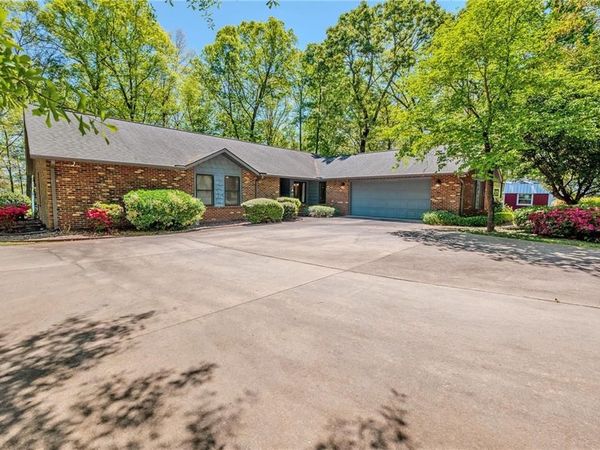 7 Old Oak Trail, Hartwell, GA 30643