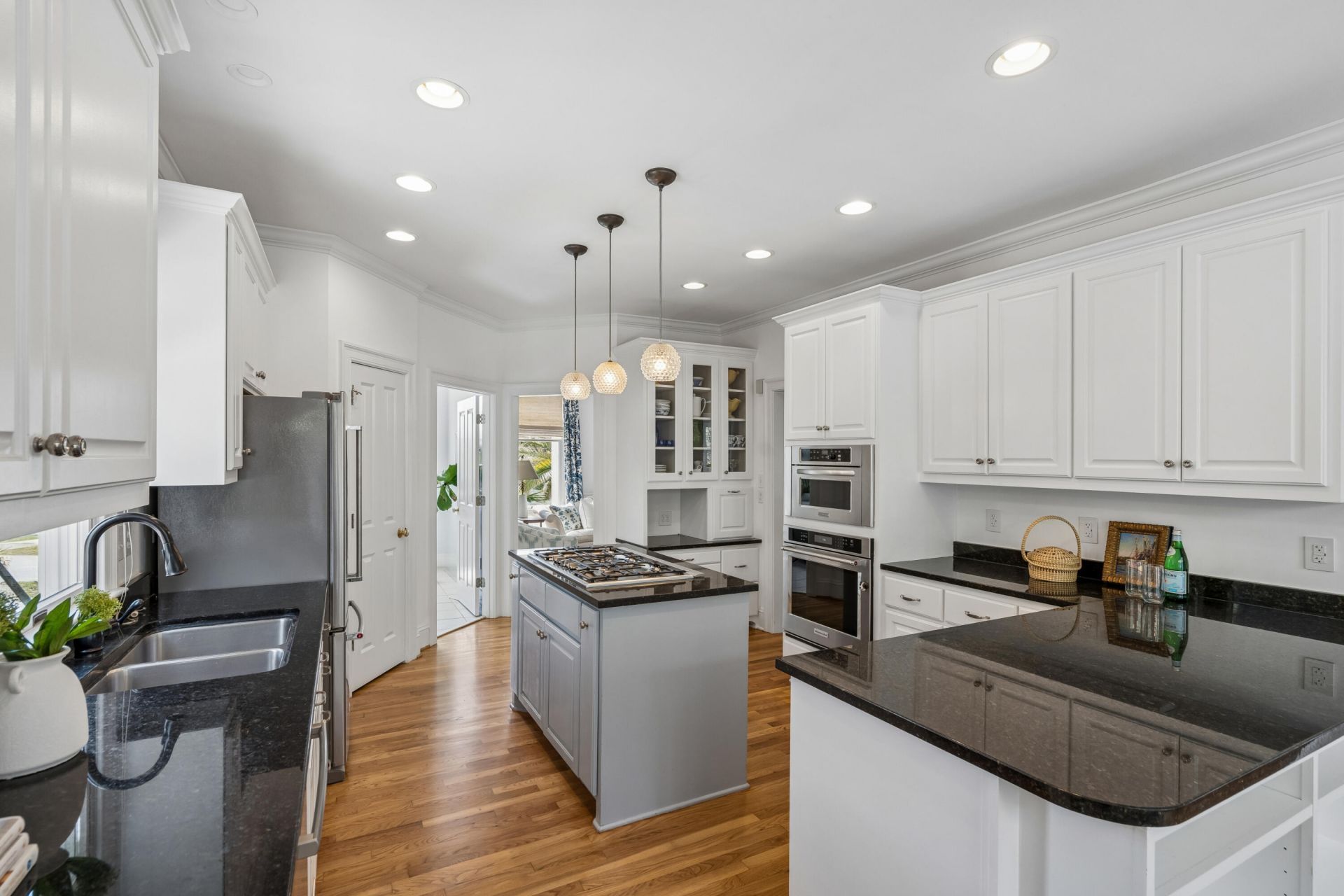 7 2nd Avenue Photo 12