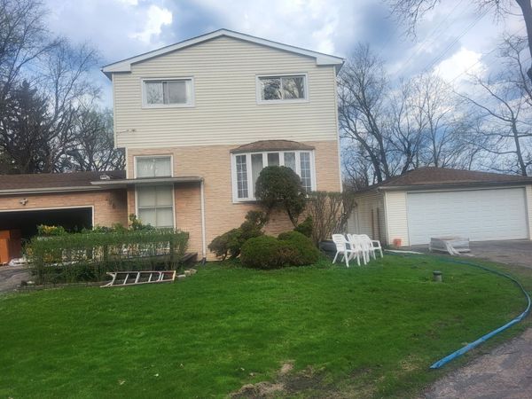 225 N East River Road, Des Plaines, IL 60016