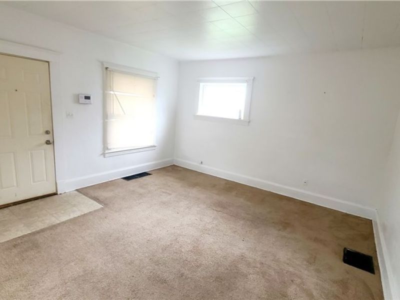 18 Whitney Avenue S, Youngstown, OH 44509 Photo 3