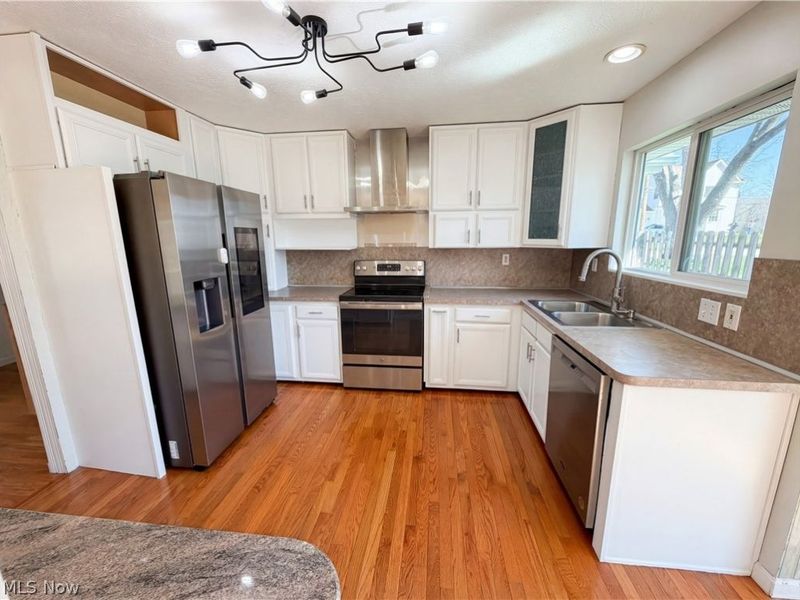 7049 Woodland Avenue, Chagrin Falls, OH 44023 Photo 2