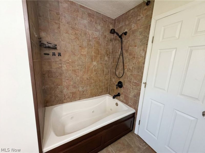 7049 Woodland Avenue, Chagrin Falls, OH 44023 Photo 6