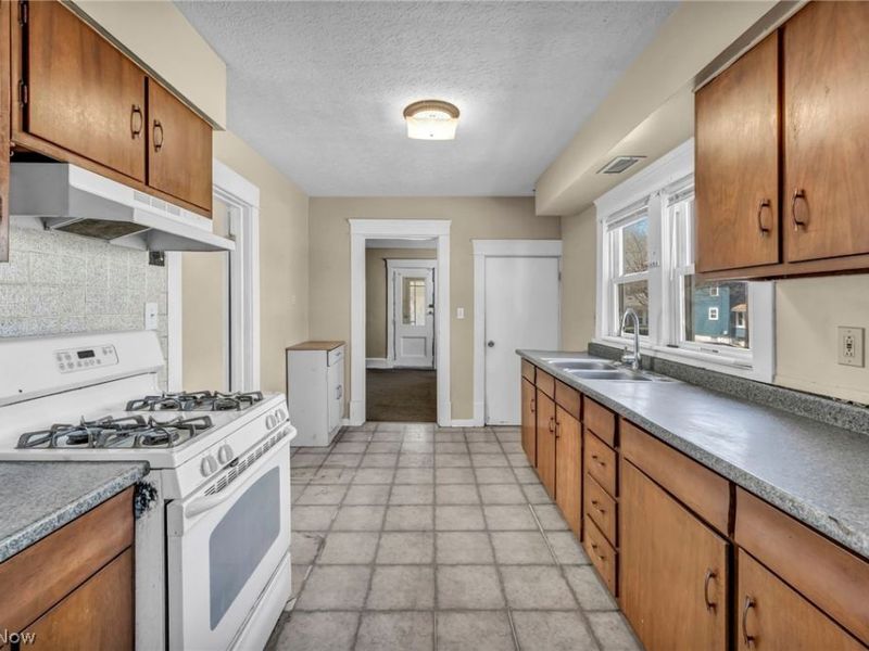 2279 SW 13th Street SW, Akron, OH 44314 Photo 12