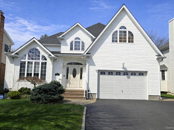 850 Linstead Lane, North Bellmore, NY 11710