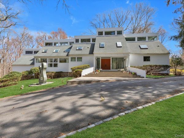 16 Serein Court , Syosset, NY 11791