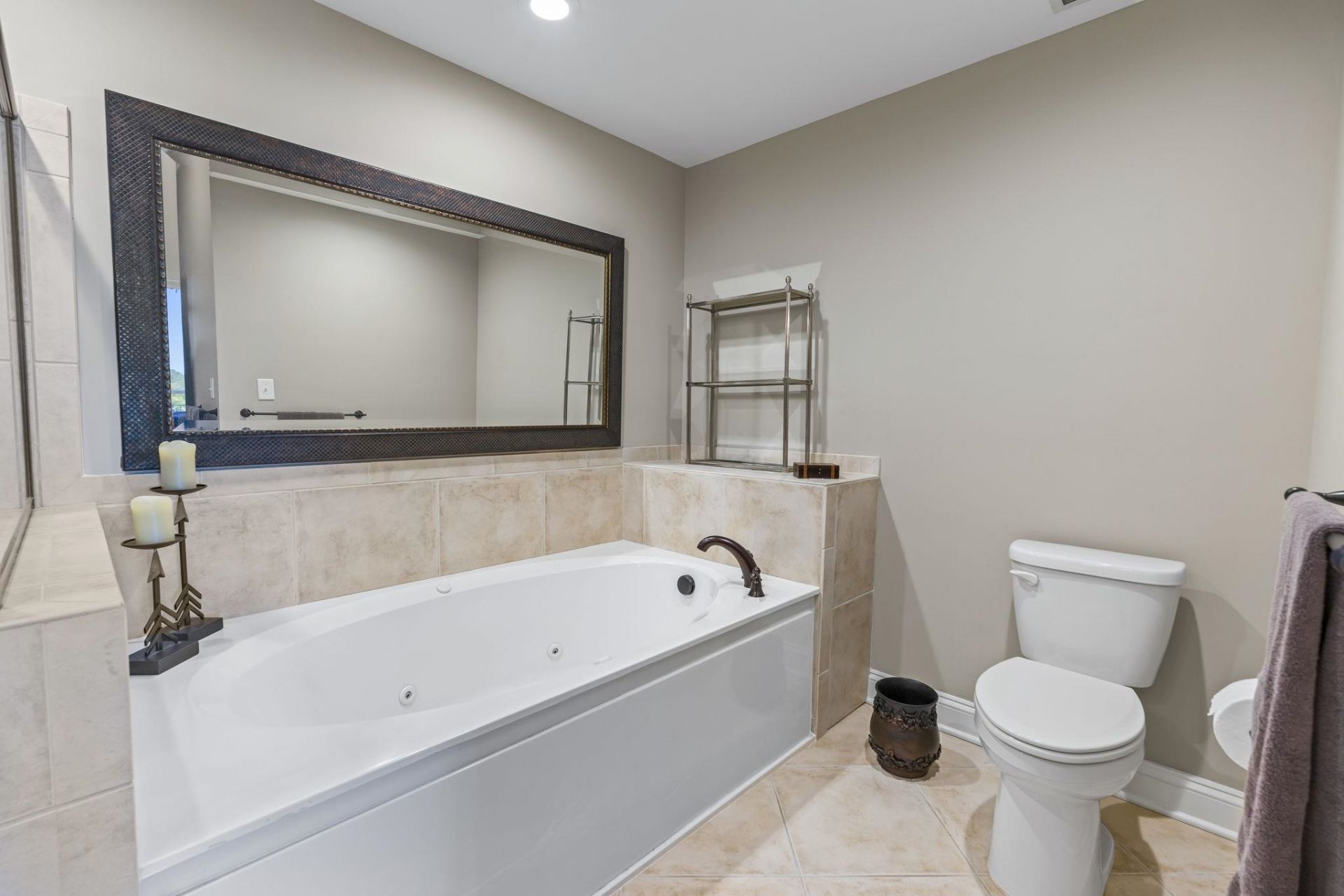 9547 Edgerton Dr. Photo 34