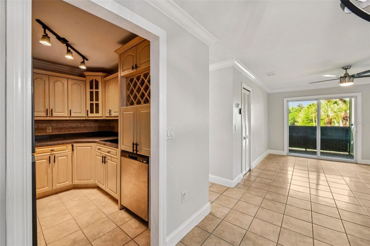 926 Lake Destiny Road, Unit F, Altamonte Springs, FL 32714 Photo