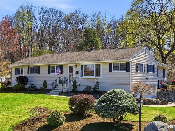 165 Page Drive, OAKLAND, NJ 07436