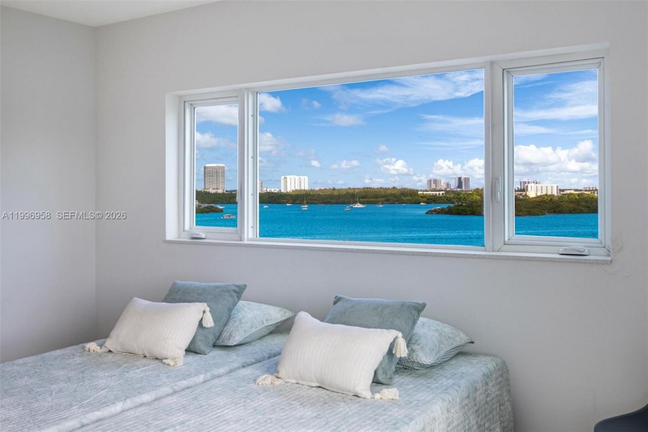 10300 W Bay Harbor Dr, Unit 9D, Bay Harbor Islands, FL 33154 Photo