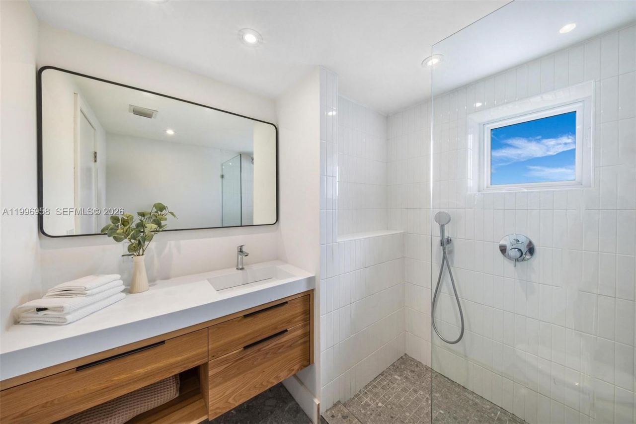 10300 W Bay Harbor Dr, Unit 9D, Bay Harbor Islands, FL 33154 Photo