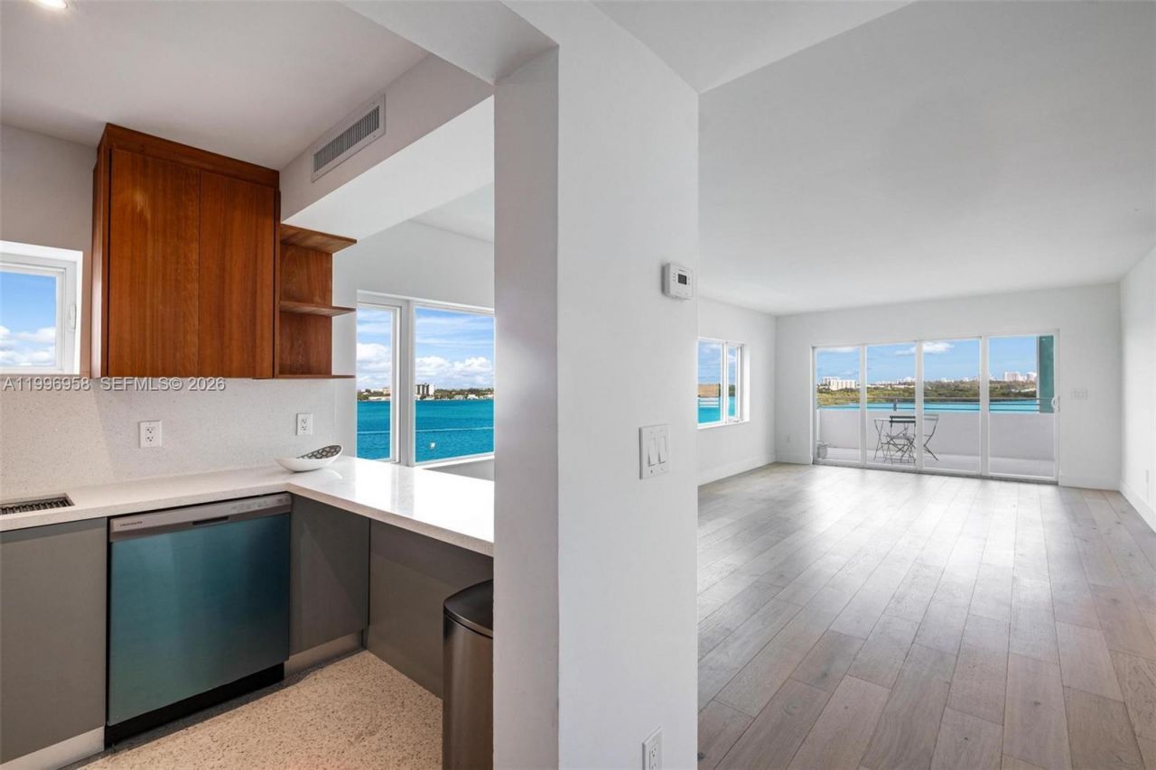 10300 W Bay Harbor Dr, Unit 9D, Bay Harbor Islands, FL 33154 Photo