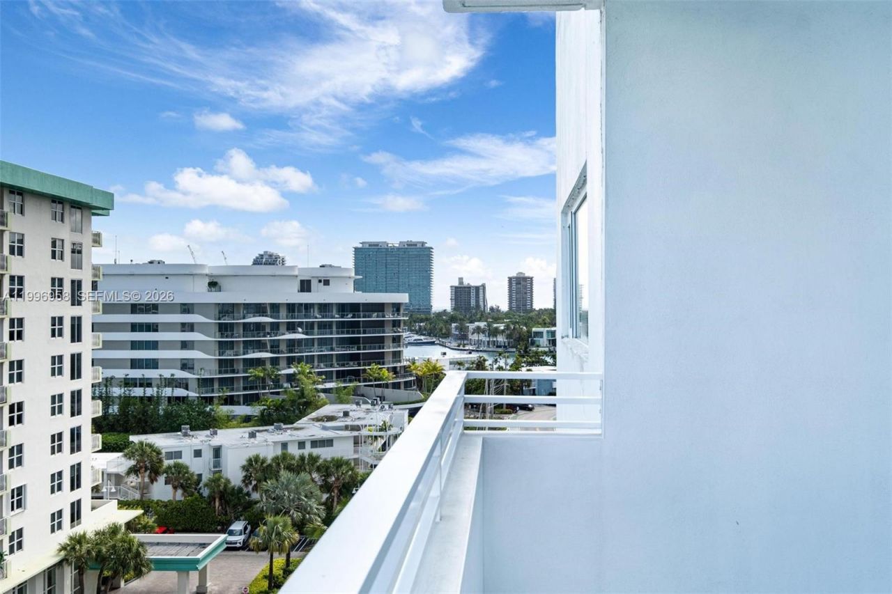 10300 W Bay Harbor Dr, Unit 9D, Bay Harbor Islands, FL 33154 Photo