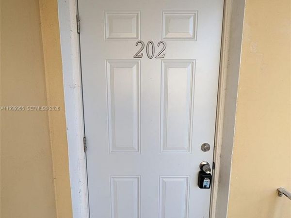 7360 SW 82nd St, Unit E202, Miami, FL 33143