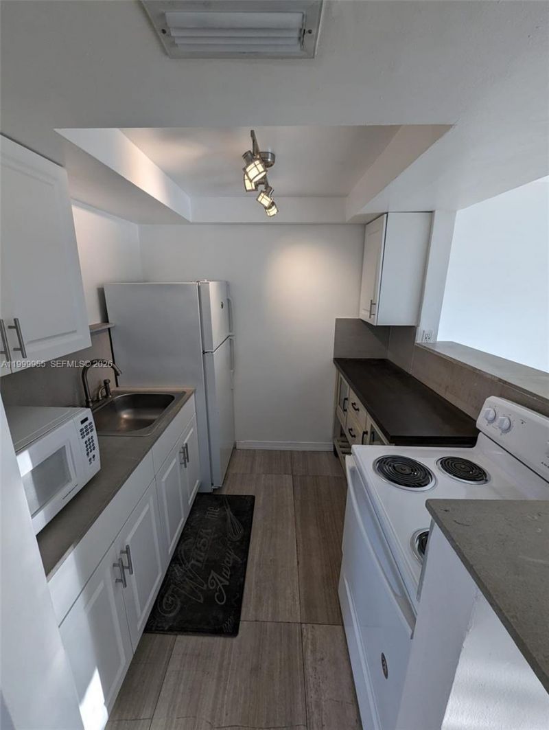 7360 SW 82nd St, Unit E202, Miami, FL 33143 Photo