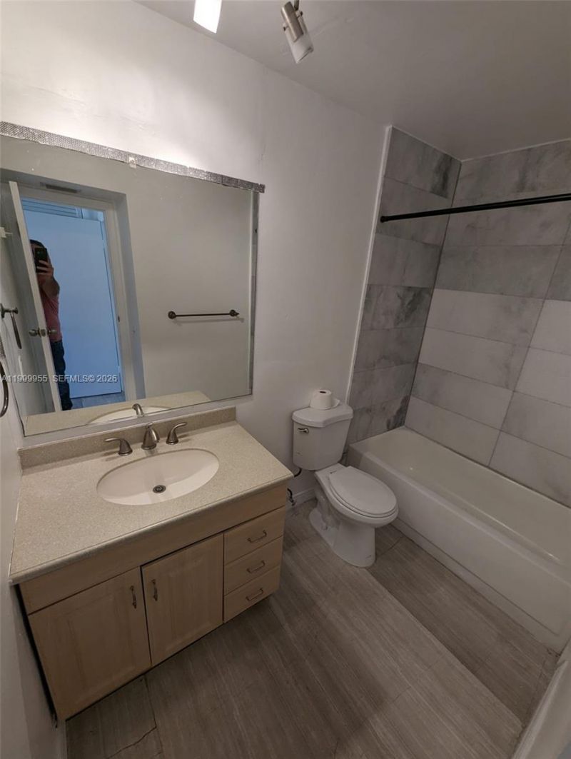 7360 SW 82nd St, Unit E202, Miami, FL 33143 Photo