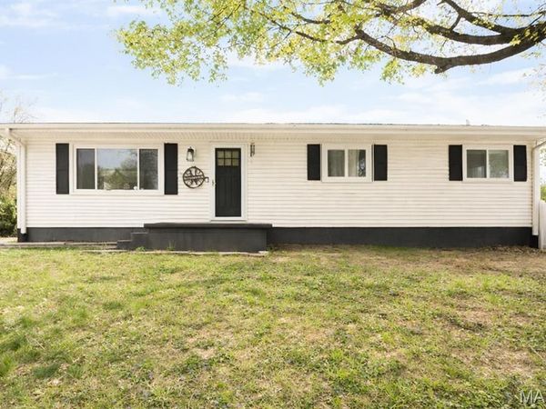 111 Cedar Lane, Glen Carbon, IL 62034