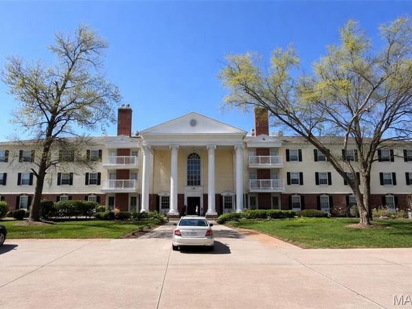 15049 Claymoor Court, Unit 17, Chesterfield, MO 63017