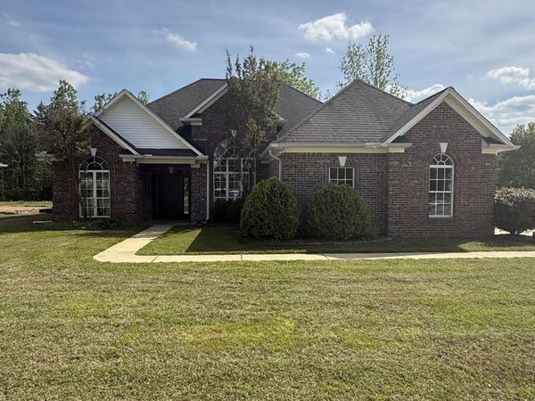 6027 Westwind Drive, Tupelo, MS 38801