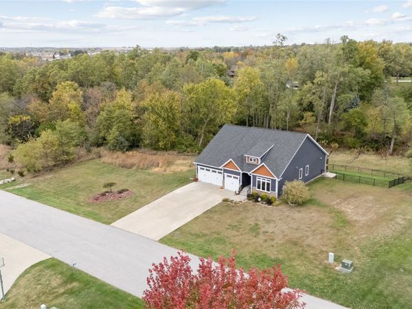 2906 Sydney Ct NE, Swisher, IA 52338