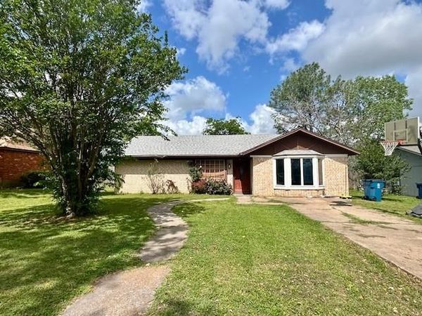 709 Contour Drive , Mexia, TX 76667