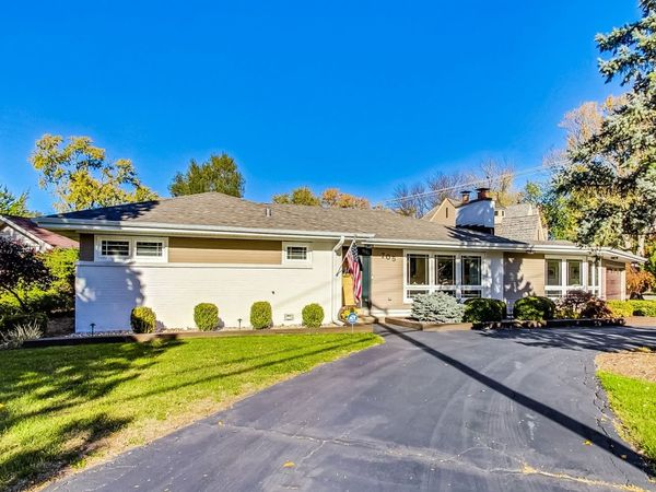 705 N County Line Road , Hinsdale, IL 60521