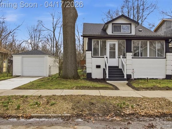 560 E Drayton Street, Ferndale, MI 48220