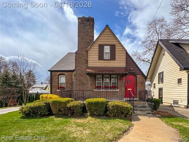 486 W Iroquois Road, Pontiac, MI 48341