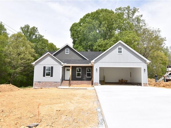 101 Fletchers Farm Drive , Thomasville, NC 27360