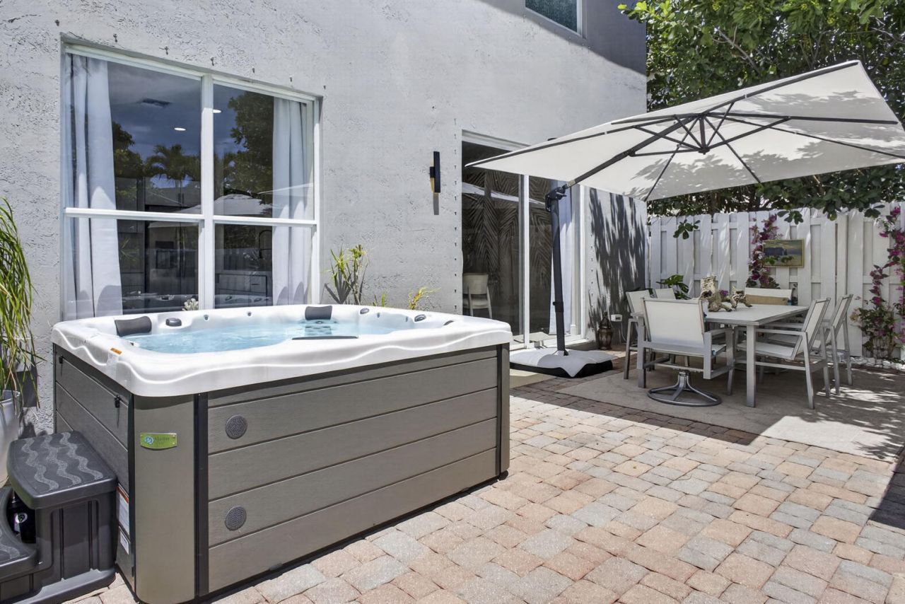 4090 Winnipeg Way, West Palm Beach, FL 33409 Photo