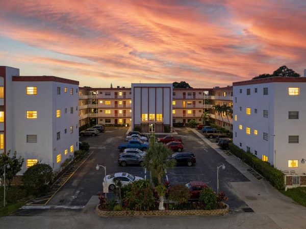 4000 NW 44th Avenue, Unit 207, Lauderdale Lakes, FL 33319