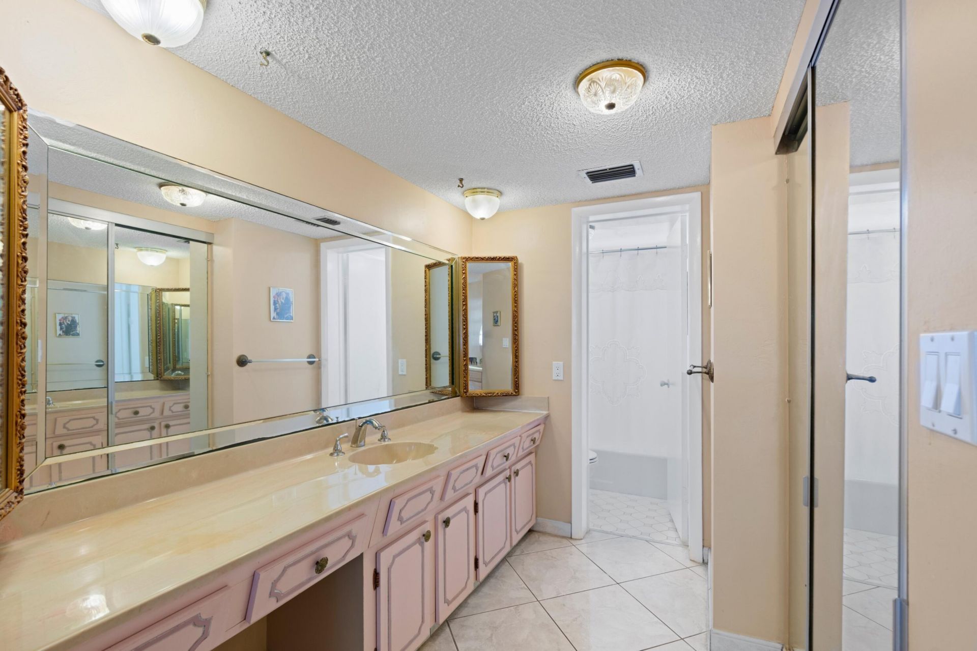 4000 NW 44th Avenue, Unit 207, Lauderdale Lakes, FL 33319 Photo