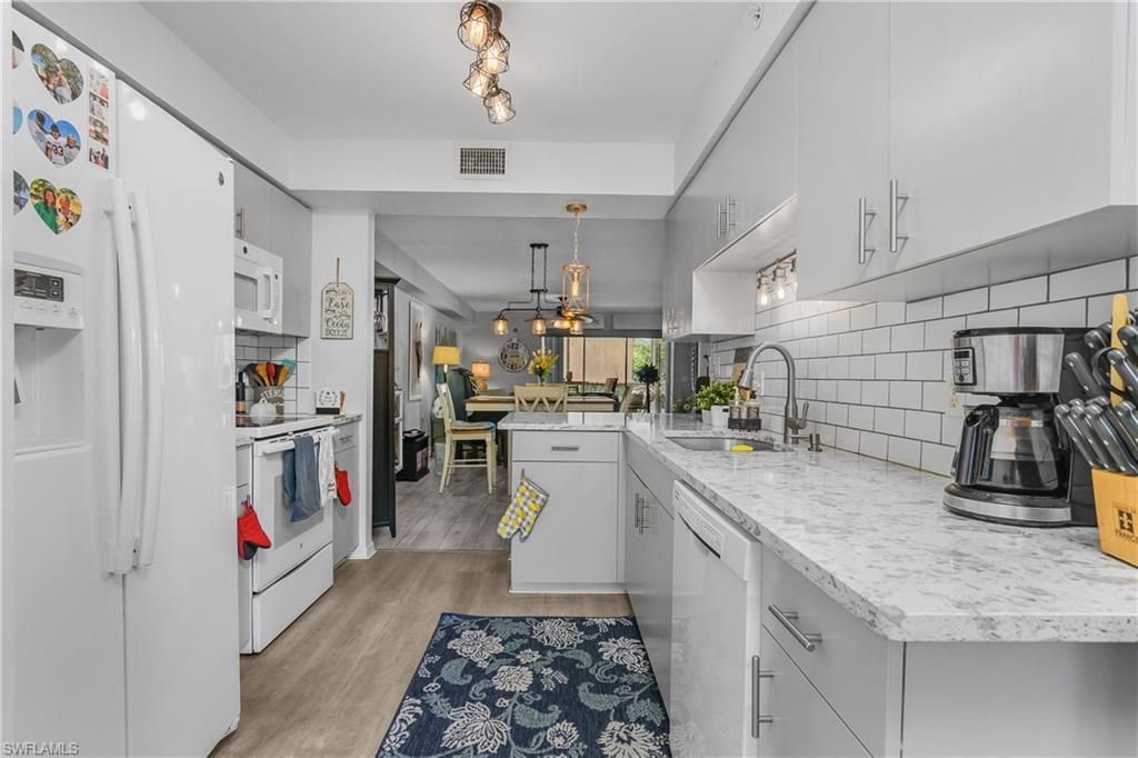 15475 Cedarwood Ln, Unit 203, Naples, FL 34110 Photo