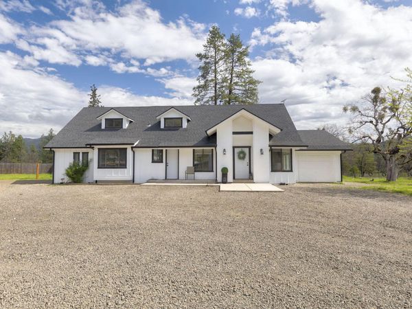 683 Rockwood Lane, Eagle Point, OR 97524