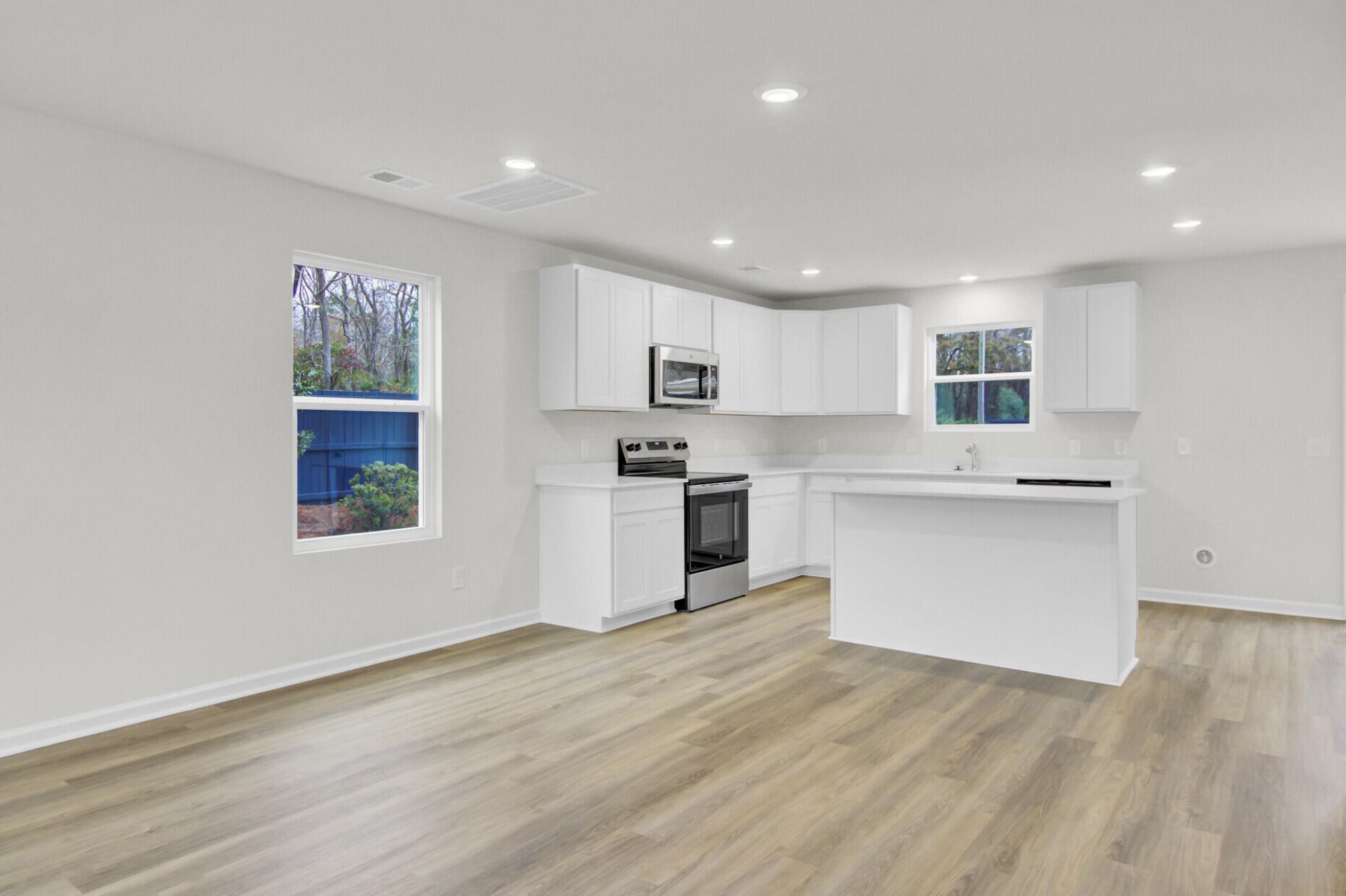 7040 Windham Way Photo 8