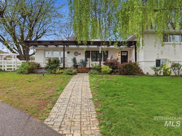 5625 Sunset Rd, Fruitland, ID 83619