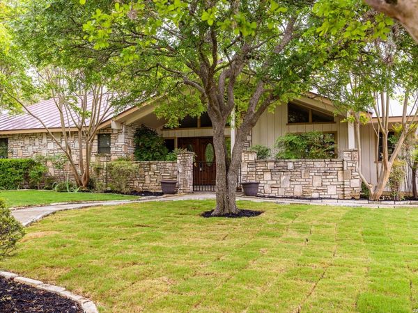 207 SPRING MILL DR, Kerrville, TX 78028