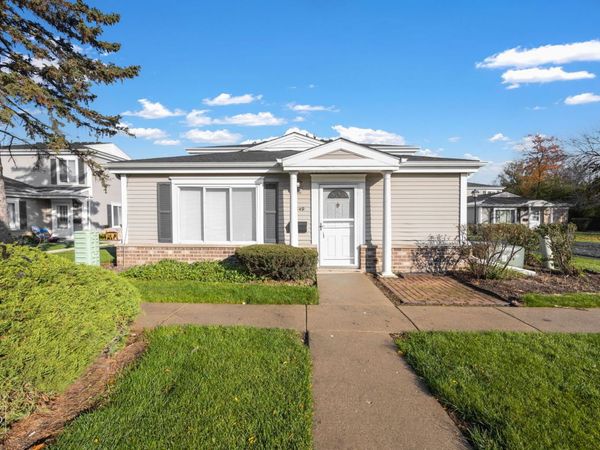 1449 Quaker Lane , Unit 124A, Prospect Heights, IL 60070