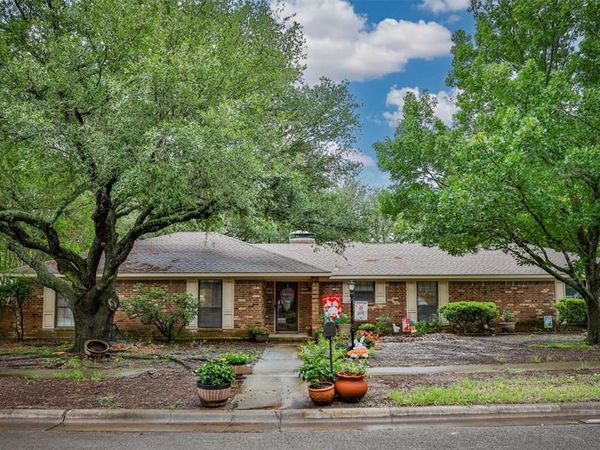 2002 Everglade Drive, Gainesville, TX 76240