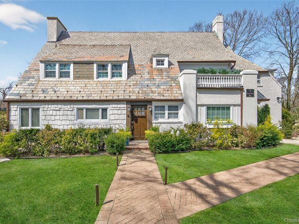 3 Beacon Hill Road, Port Washington, NY 11050