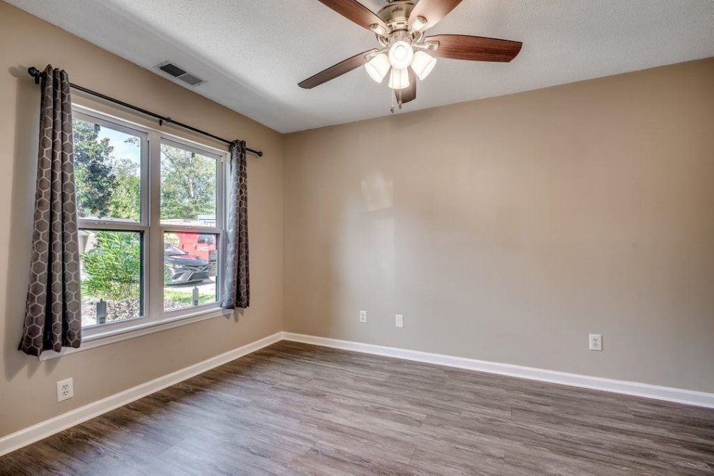 109 Hickory Dr. Photo 10