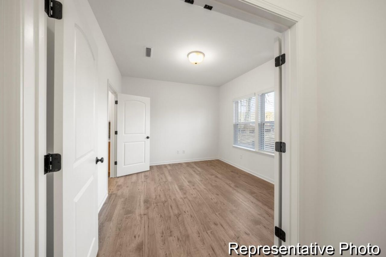 1046 House Finch Avenue Photo 17