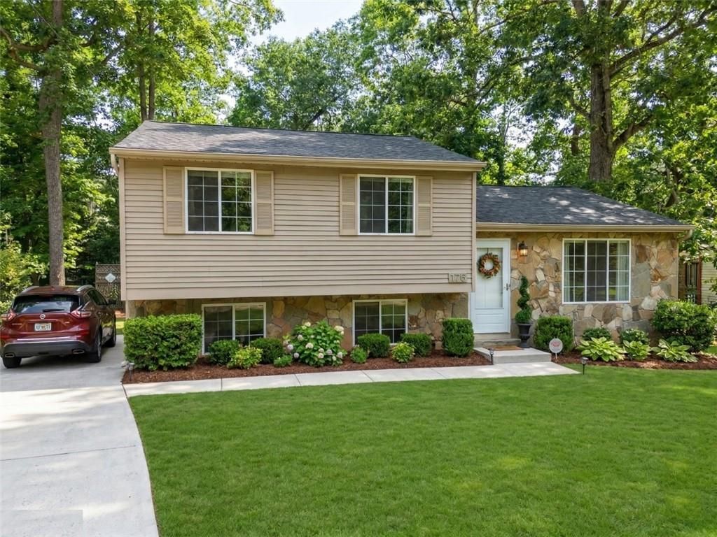 5172 Scarbrough Trail W Stone Mountain, GA 30088