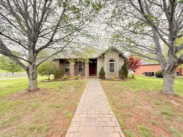 517 S Stonehurst Street, Nixa, MO 65714