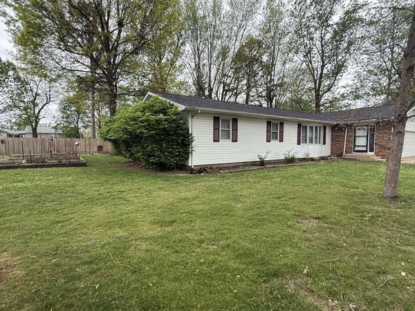 1006 E 10th Street, Mountain Grove, MO 65711