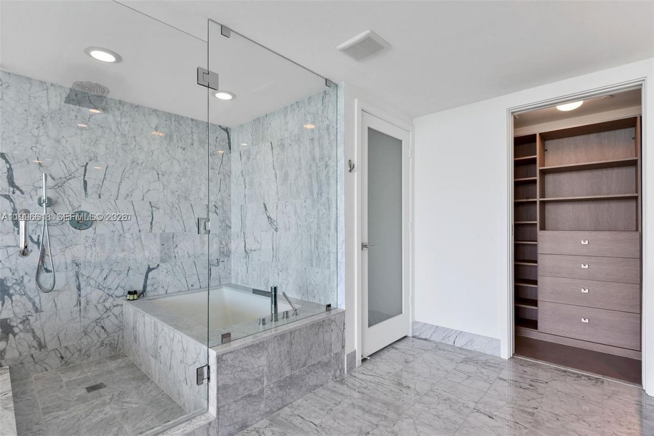 3131 NE 7th Ave, Unit 305, Miami, FL 33137 Photo