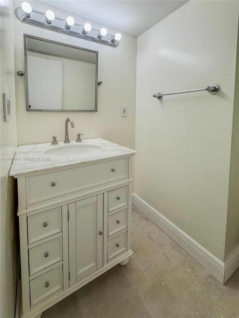 2935 NE 163rd St, Unit 4T, North Miami Beach, FL 33160 Photo