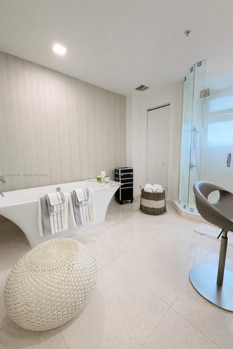 17301 Biscayne Blvd, Unit 308, North Miami Beach, FL 33160 Photo